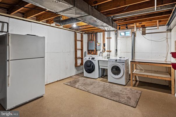 Interior, Washer, Wooden Beams