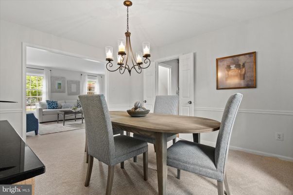 Chandelier, Dining room, Interior, Living room