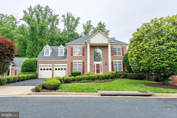 Attached, Exterior, Facade, Brick Facade, Georgian