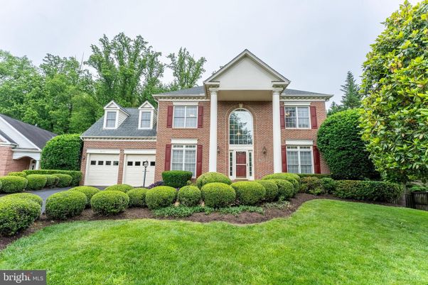 Attached, Exterior, Facade, Brick Facade, Georgian
