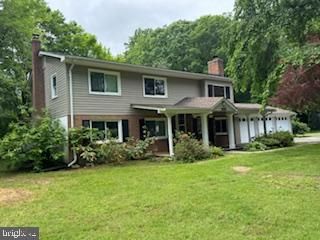 Backyard, Exterior, Facade, Raised Ranch
