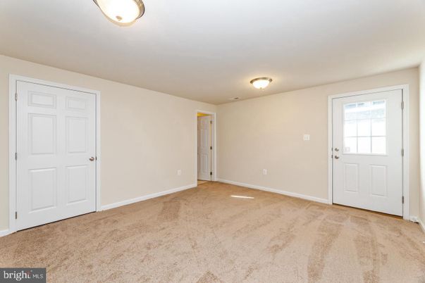 Empty room, Interior