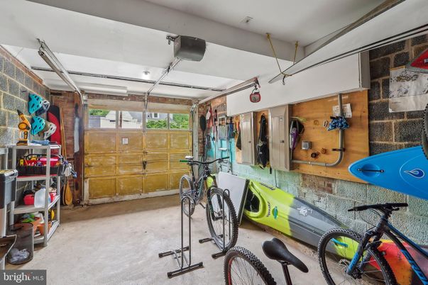Garage, Interior