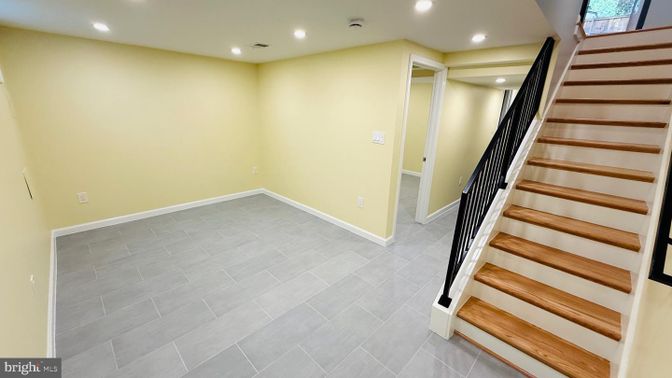 Empty room, Interior, Recessed Lighting