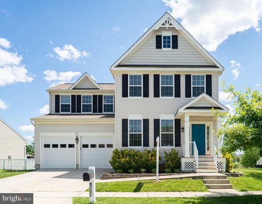 Attached, Exterior, Facade, Queen Anne Victorian