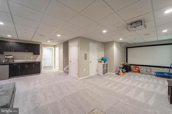 Interior, Projection Screen, Recessed Lighting