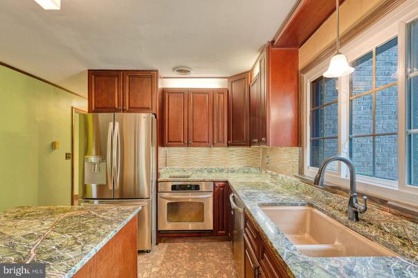 Interior, Kitchen, Pendant Lights, Stainless Steel Appliances
