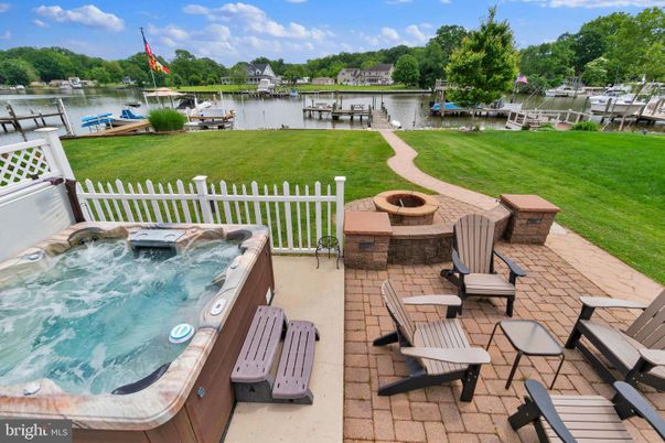 Exterior, Hot Tub, Water