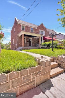 Exterior, Facade, Brick Facade, Cape Cod