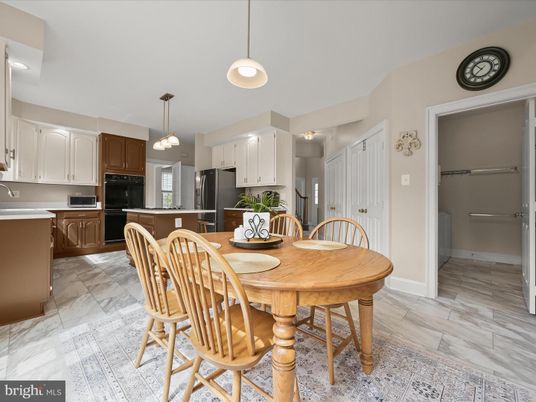Dining room, Interior, Kitchen, Marble, Pendant Lights