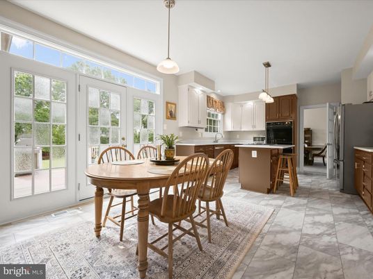 Dining room, Interior, Kitchen, Marble, Pendant Lights