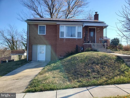 Exterior, Facade, Brick Facade, Split Level