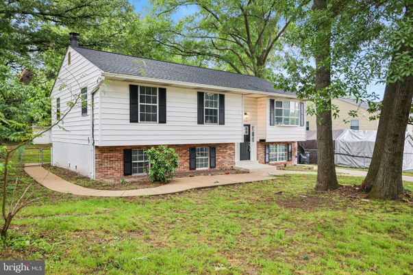 Exterior, Facade, Brick Facade, Raised Ranch