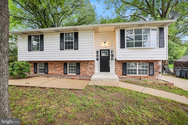 Exterior, Facade, Brick Facade, Raised Ranch
