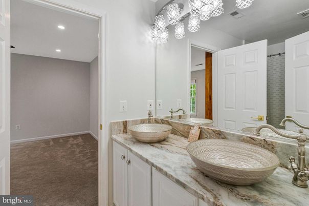 Bathroom, Dual Sink Vanities, Interior, Recessed Lighting