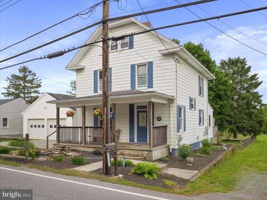 Attached, Exterior, Facade, Queen Anne Victorian