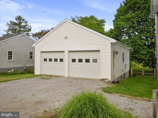 Detached Garage, Exterior