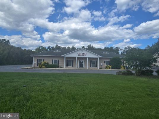 Backyard, Exterior, Facade, Ranch