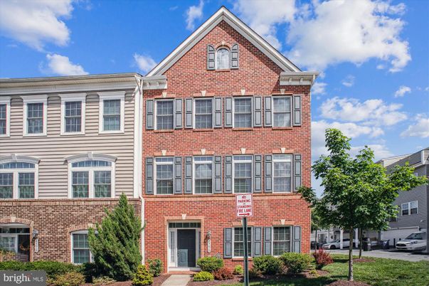 Exterior, Facade, Brick Facade, Rowhouse