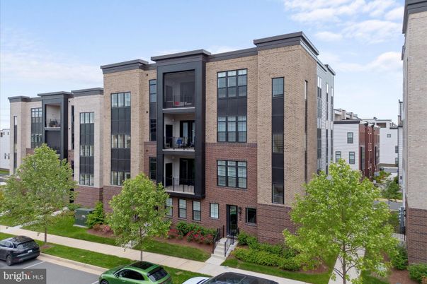 Exterior, Facade, Brick Facade, Rowhouse