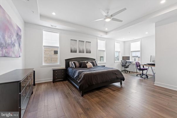 Bedroom, Home Office, Interior, Recessed Lighting, Wood Texture Flooring