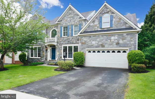 Attached, Exterior, Facade, Brick Traditional