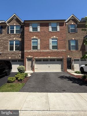 Attached, Exterior, Facade, Brick Facade, Rowhouse