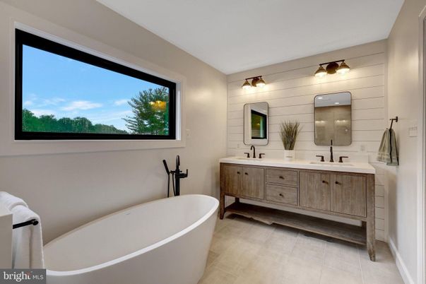 Bathroom, Dual Sink Vanities, Free Standing Baths, Interior