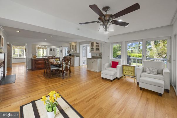 Dining room, Interior, Kitchen, Recessed Lighting, Wood Texture Flooring