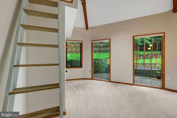 Empty room, Interior, Wooden Beams