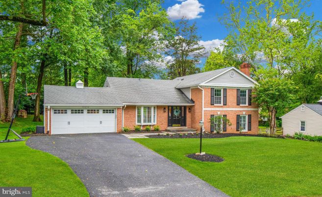 Attached, Exterior, Facade, Brick Facade, Georgian