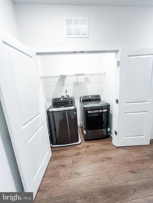 Interior, Washer, Wood Texture Flooring