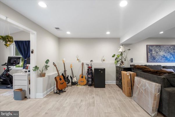 Fitness Equipment, Interior, Recessed Lighting, Wood Texture Flooring