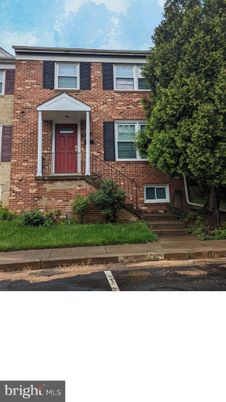 Exterior, Facade, Brick Facade, Georgian