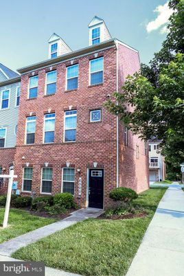 Exterior, Facade, Brick Facade, Georgian