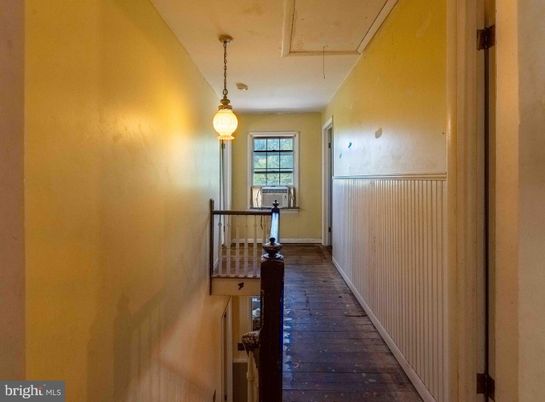 Interior, Pendant Lights, Wood Texture Flooring