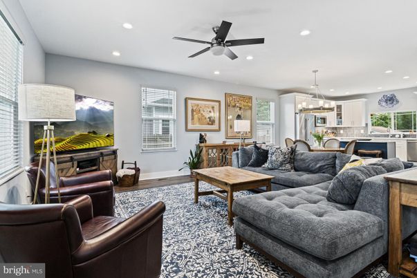 Interior, Kitchen, Living room, Pendant Lights, Recessed Lighting, Wood Texture Flooring