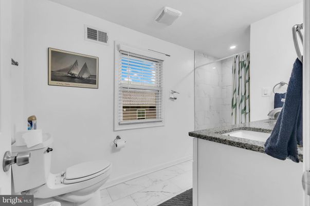Bathroom, Interior, Marble, Marble Walls, Recessed Lighting