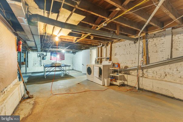 Interior, Washer, Wooden Beams