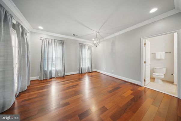 Bathroom, Empty room, Interior, Pendant Lights, Recessed Lighting, Wood Texture Flooring