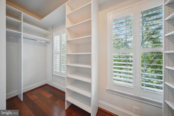 Interior, Walk-in Closets, Wood Texture Flooring