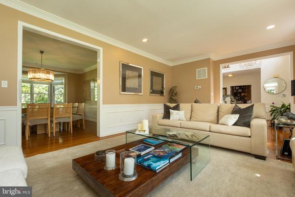 Chandelier, Dining room, Interior, Living room, Recessed Lighting, Wood Texture Flooring