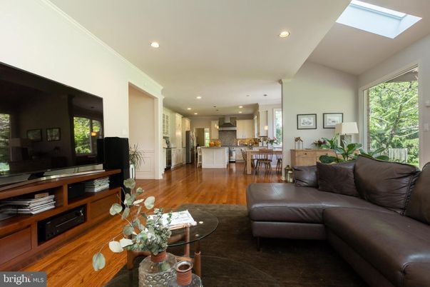 Dining room, Interior, Kitchen, Living room, Pendant Lights, Recessed Lighting, Stainless Steel Appliances, Wood Texture Flooring