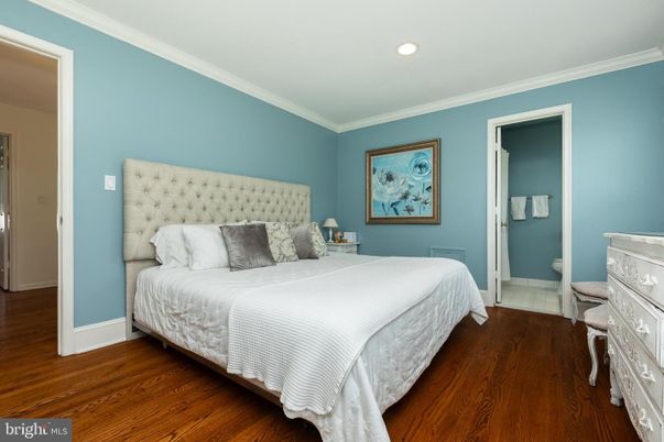 Bathroom, Bedroom, Interior, Recessed Lighting, Wood Texture Flooring