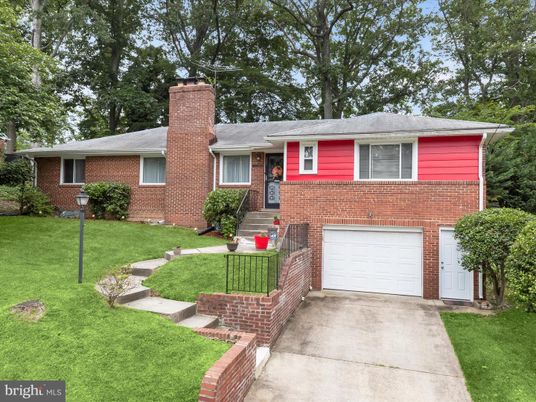 Attached, Exterior, Facade, Brick Facade, Split Level