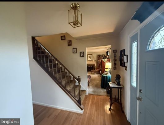 Interior, Pendant Lights, Wood Texture Flooring