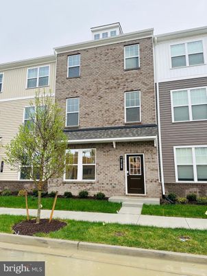 Exterior, Facade, Brick Facade, Rowhouse