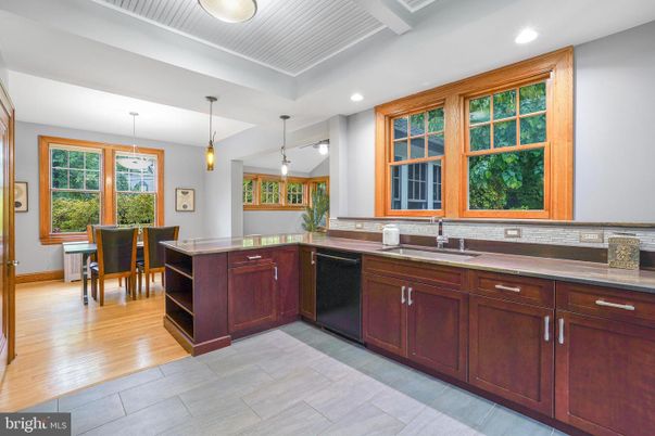 Dining room, Interior, Kitchen, Pendant Lights, Recessed Lighting, Wood Texture Flooring