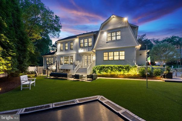 Backyard, Exterior, Facade, Queen Anne Victorian