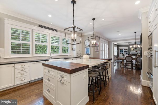Chandelier, Dining room, Interior, Kitchen, Pendant Lights, Recessed Lighting, Wood Texture Flooring